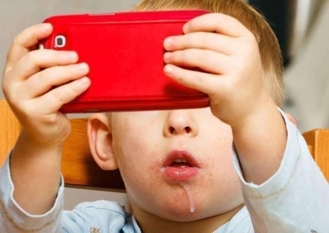 灵活度|经常玩手机的孩子,身上的这项能力,比不玩手机的孩子,要强太多