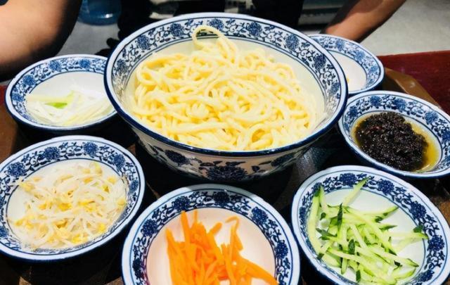 外地人|我国“争议最大”的4碗面,当地人都超爱吃,外地人却很嫌弃!