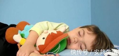 发育|宝宝睡觉时,如果有这些举动,说明大脑发育非常好,更加聪明!