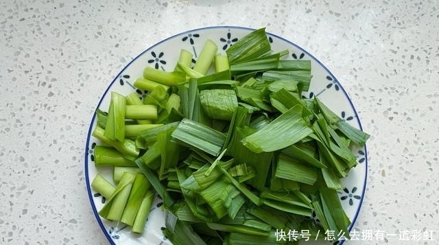 青蒜苗炒肉家常美味的吃法，香浓味美又下饭，美味爽口开胃