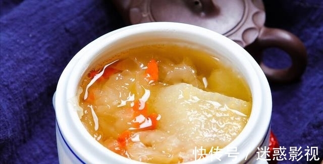 天冷多喝银耳汤,炖银耳汤要想黏稠出胶多,就得记住2个窍门