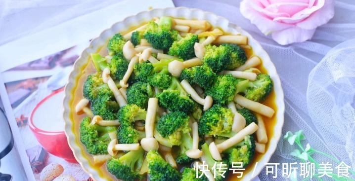 西兰花炒鲜菇|天热大鱼大肉易上火，这菜怎么吃也不腻，美白还减肥，比肉还抢手