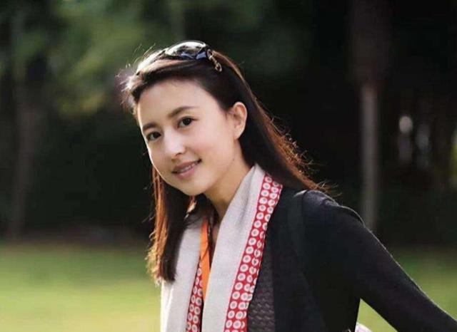 “著名”節(jié)目女主持,出名后嫁大“20歲”老公,兩人站一起像父女