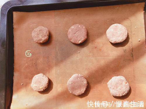 小蛋糕|巧克力中加一碗面粉,没想到那么好吃,吃一次就念念不忘