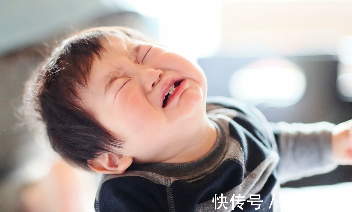 睡眠|婴儿睡觉时为什么妈妈一走就秒醒?3个原因,只有妈妈才懂