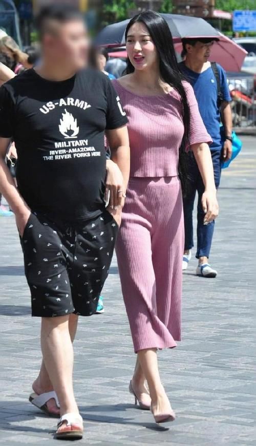 不想费心去搭配，就穿洋气的套装吧，简单实用又显气质