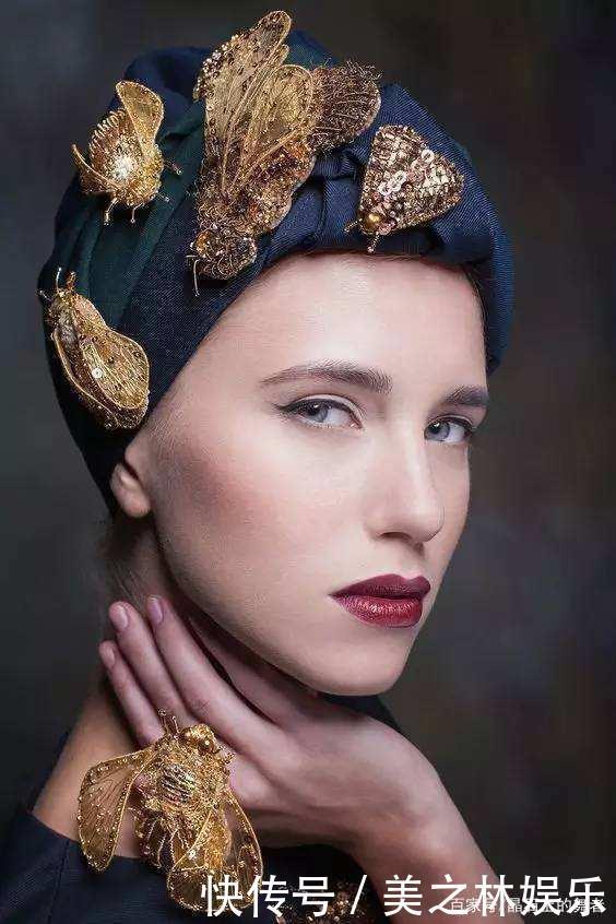 秋冬一款胸针胜过10件大牌珠宝,get胸针的佩戴方式!