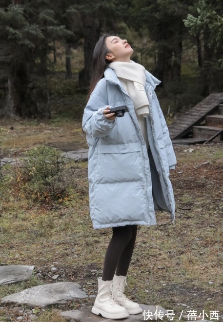 针织衫|女人穿“羽绒服”要注意2点,一是内搭二是下装,学会了很显气质