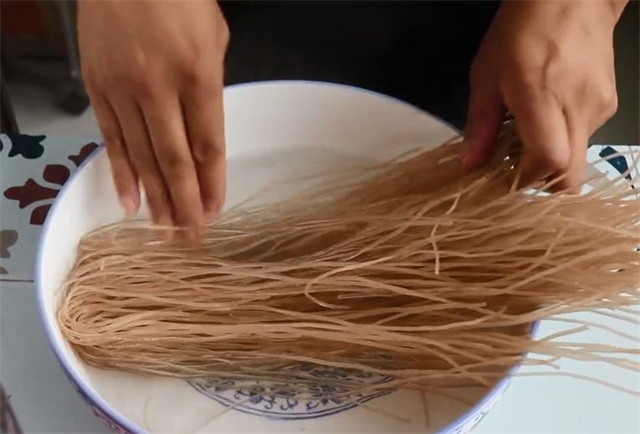 辣椒油|酸辣粉怎样做才好吃,原来在家做那么简单,看一遍就能学会