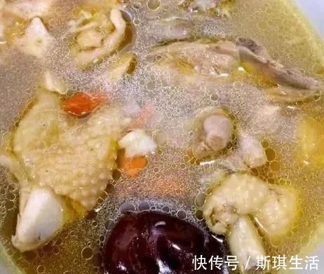 香味|清炖鸡汤,牢记“多放1干4不放”的诀窍,鸡香味浓郁,无腥味!