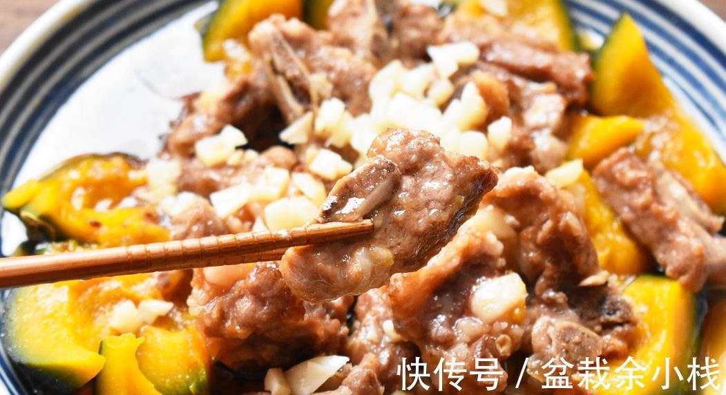 南瓜排骨|这菜实在太简单了,一拌一蒸软糯嫩滑,营养不上火,秋季吃正合适
