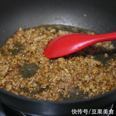 胡萝卜丁|#一勺葱伴侣，成就招牌美味#肉酱意面