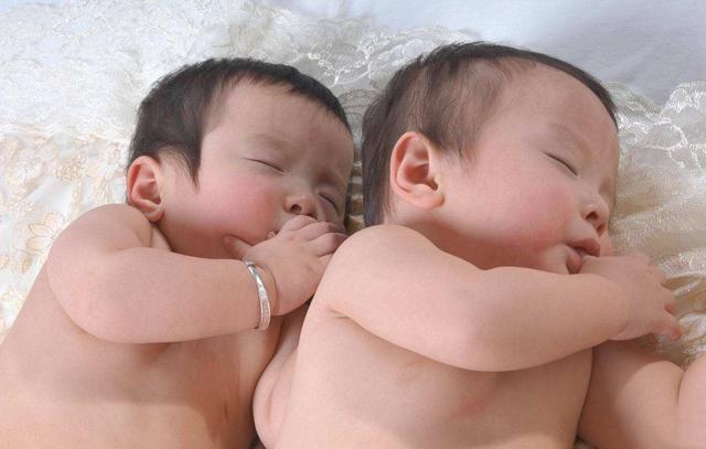 名字|爸爸姓“王”喜得龙凤胎,给孩子上户口时,民警忍不住竖起大拇指