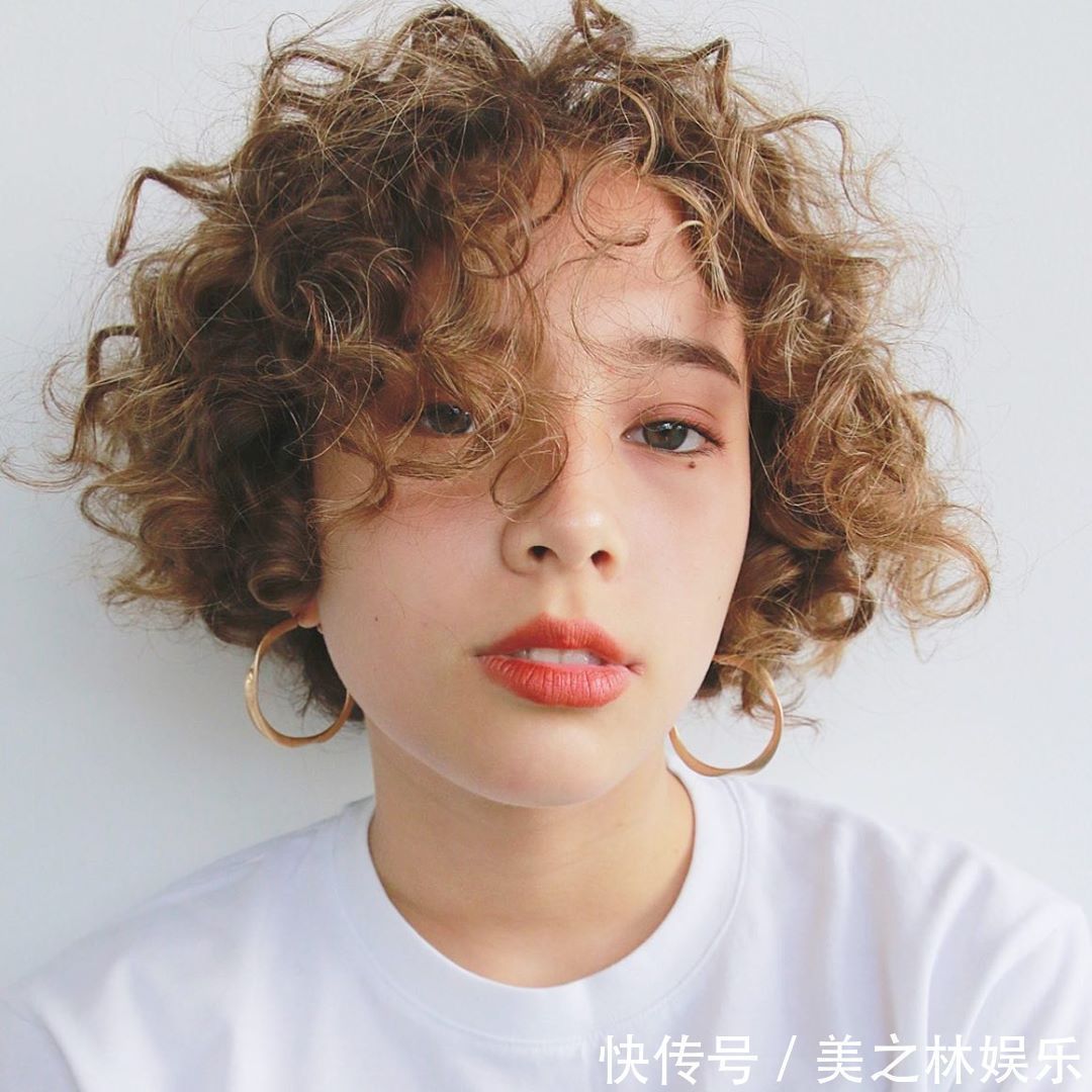 发型 秋冬女发别乱剪了,新时尚发型27款送给大家,无论长短都心动