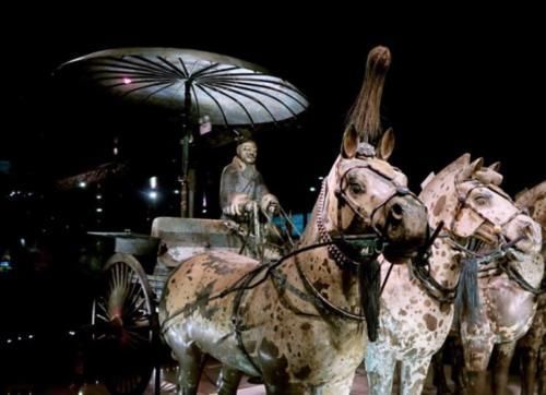 浪得虚名|你知道秦始皇铜车马上那把伞，有多逆天吗？古代黑科技真不是浪得虚名