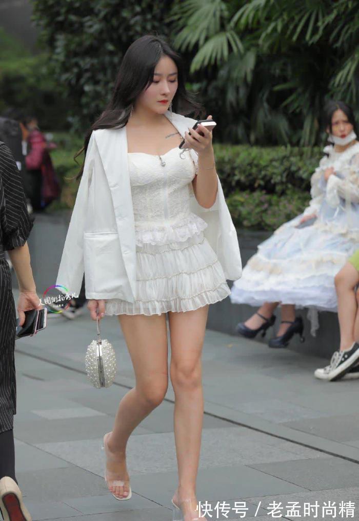 风度 街拍:“上暖下凉”有风度又有温度,小姐姐可甜可盐时髦到极致