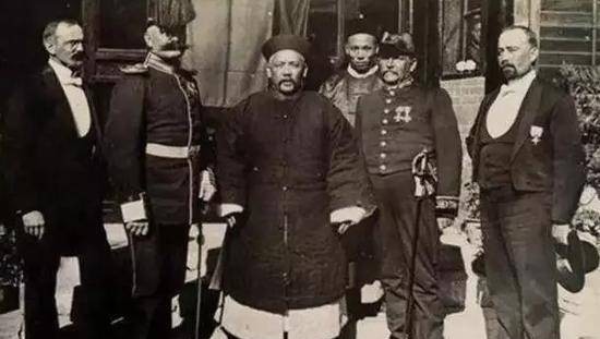 李叔同为她遁入空门,慈禧恨她祸水,一连嫁3人,晚年凄惨成不祥