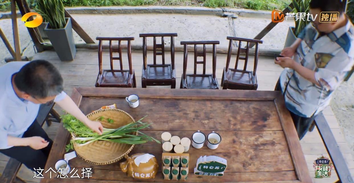 向往的生活|《向往的生活》張藝興因?yàn)闀?shū)頭大,止庵史航何炅三對(duì)一,黃磊救場(chǎng)