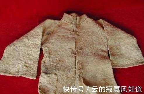 这种树数量稀少,树龄有百年,当地人却冒险这样做