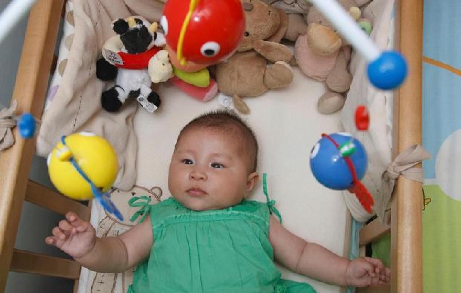 两个月|这样陪两个月婴儿玩耍,不仅促进大脑和身体发育,还拉近亲子关系