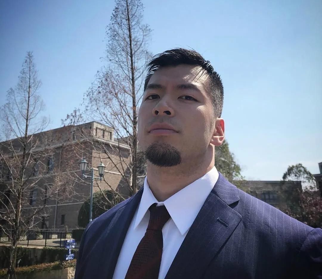 淡定|181cm日本肌肉壮男走红,每天深蹲练出大粗腿,网友不淡定了