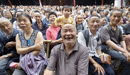 养儿防老成难题？关键看父母，这几类父母儿女抢着养，原因很现实