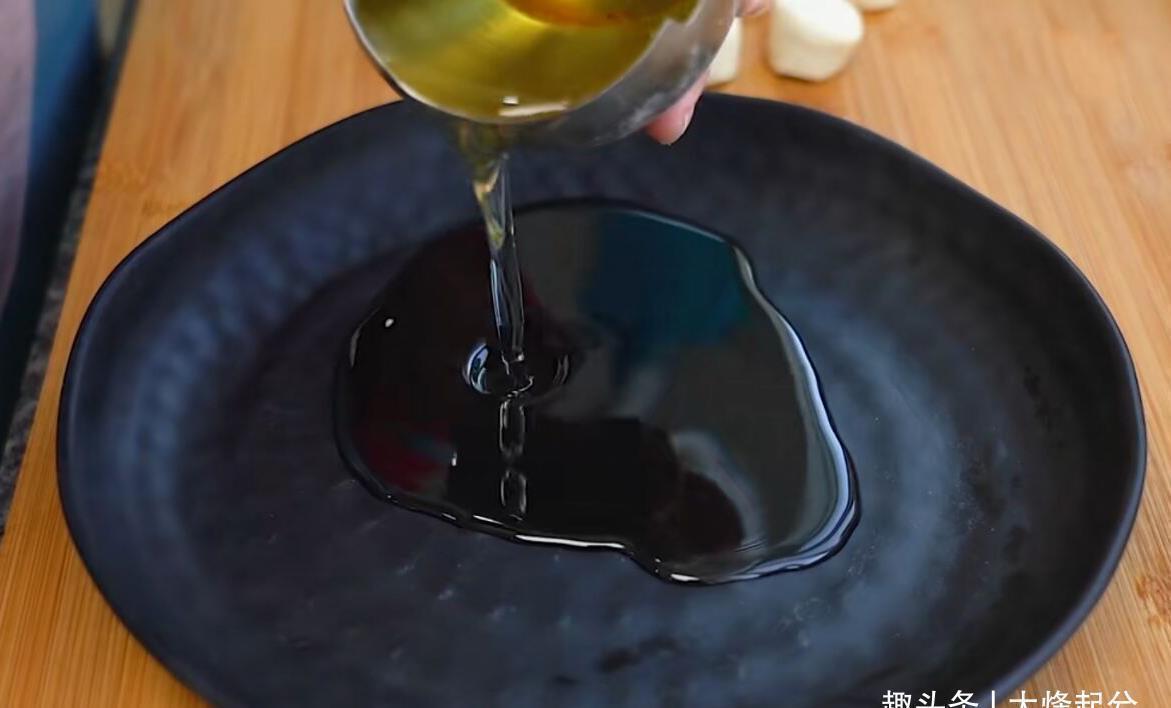 拉面|面条不需要手擀了,教你懒人做法,爽滑又筋道,比拉面还好吃