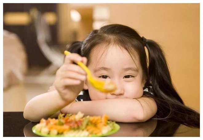 姐姐|婆婆带娃5年从没进过医院,少喂2饭,多做2事,保护孩子的脾胃