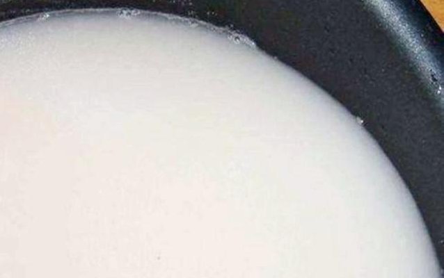 黄豆|养吊兰有“诀窍”,浇上这2种“大补肥”,迅速爆盆,叶片大又宽