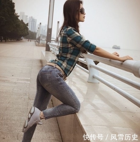 高跟鞋 简单又充满野性的牛仔裤，尽显迷人的妙曼曲线！