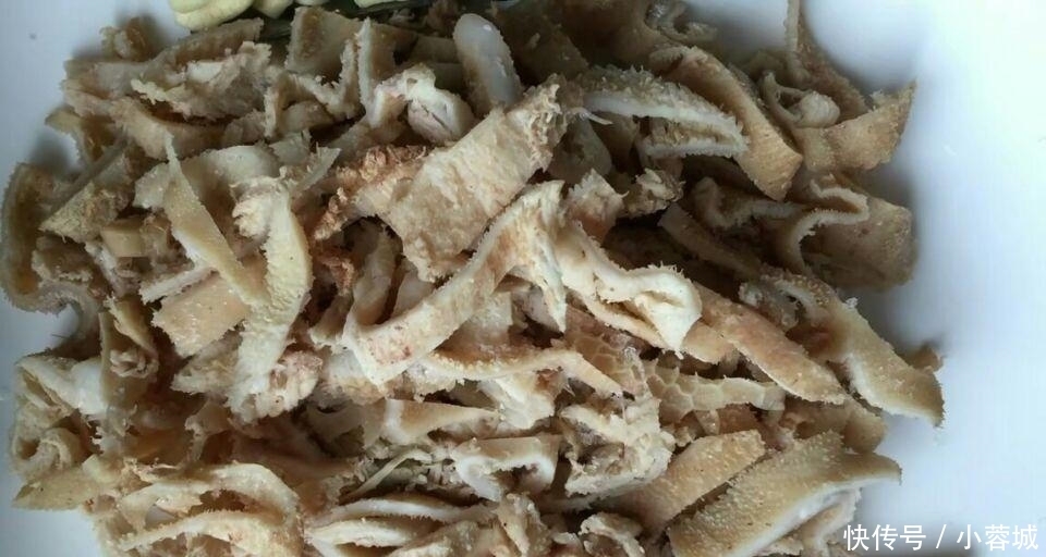 冬天|冬天炖菜不吃酸菜是个憾事,搭配2个食材炖一炖,暖胃抗寒又鲜美