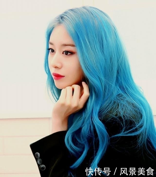 女星那些五颜六色的头发,唐珂伊回头率太高,崔文美秀闪瞎我的眼