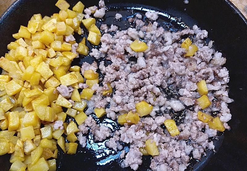 土豆试试这个做法，比炒土豆丝简单，比吃薯条薯片都香