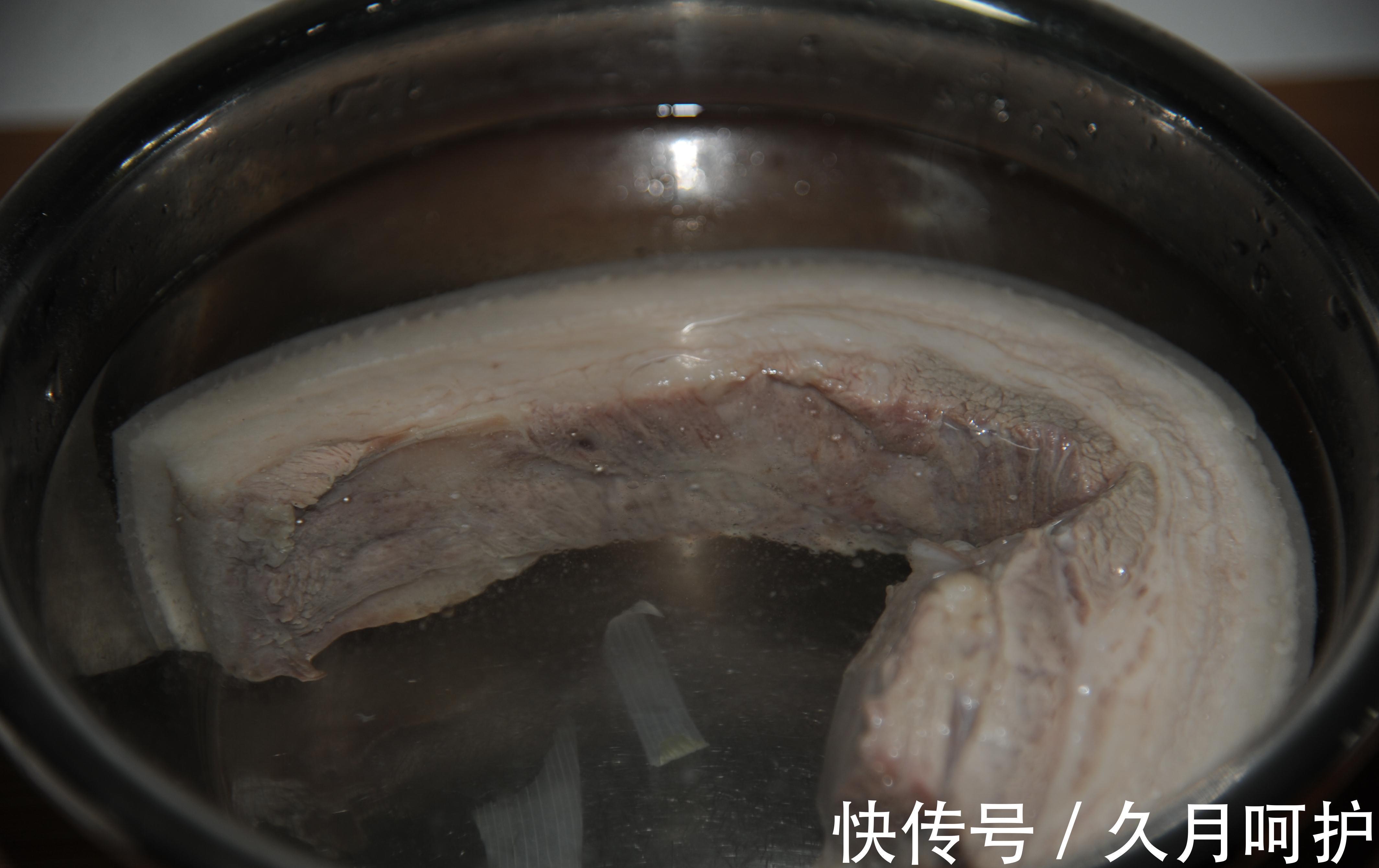 家常回锅五花肉,肥而不腻,解馋下饭,看着就有食欲