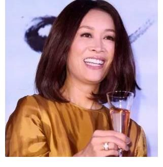 话筒|那英:拿起话筒热爱,放下话筒真诚直率