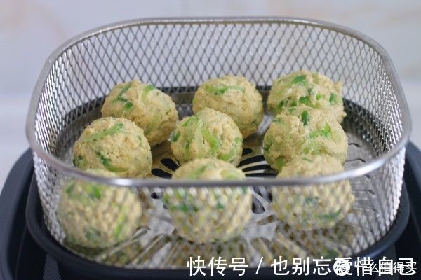 肉丸|炸丸子不用油,照样外酥里嫩,这样做的天天吃都不怕
