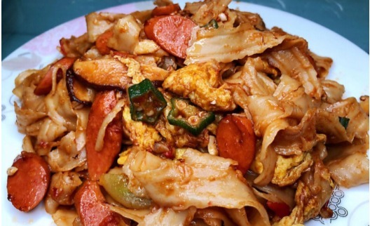 每次买这面条,我从不嫌多,用它来炒面最好吃,炒一大盘都抢光