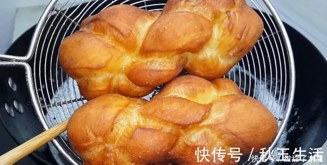 面粉别只会蒸馒头了,加3个鸡蛋,做出创意小吃,比蛋糕油条好吃