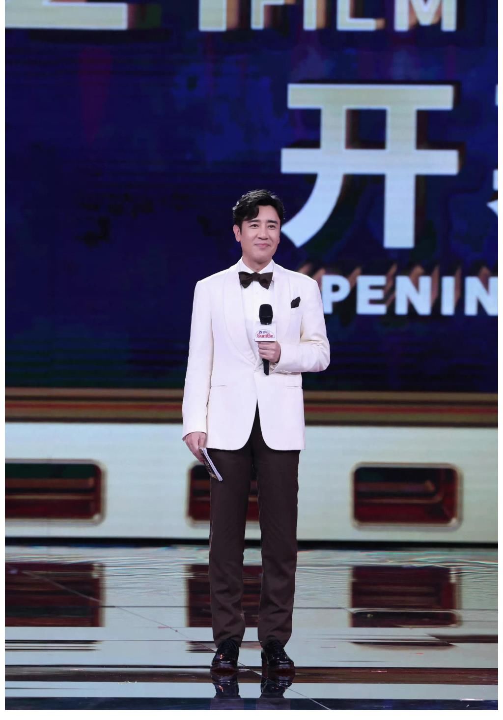 吴京连|于和伟又火了一把,可曾想他的口才这么好,把在场嘉宾逗的哈哈大笑