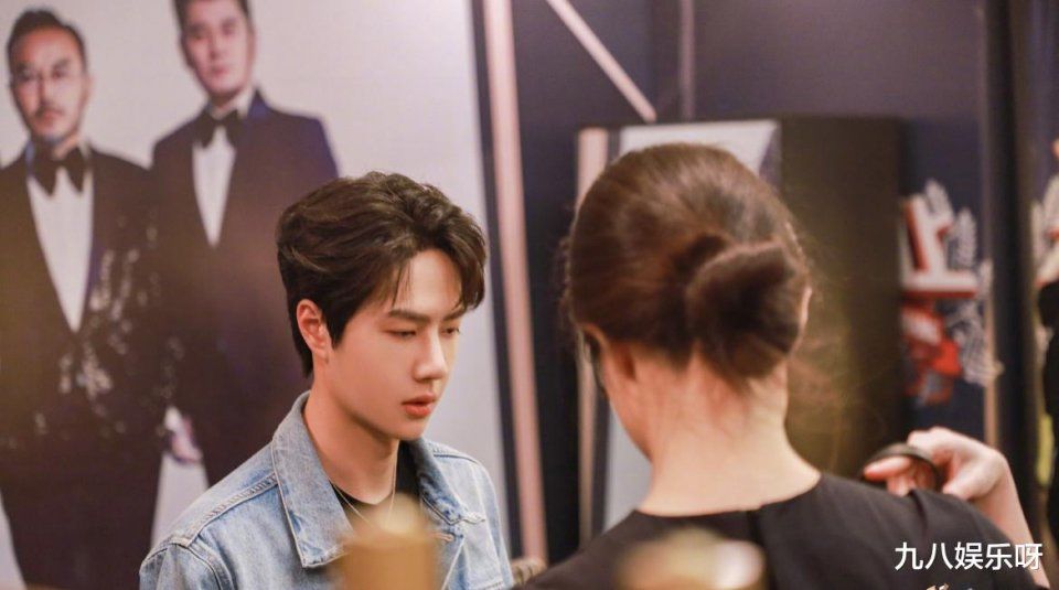 《天天向上》布置新家，节目组安排重量级物品，专属王一博一人