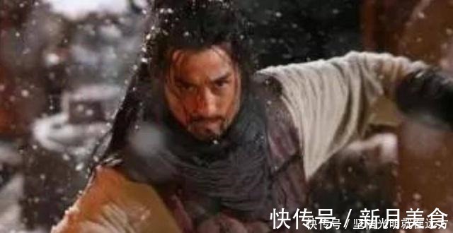 四个人$梁山四虎败给方腊手下第一勇将,幸亏林冲及时赶到,保住性命!