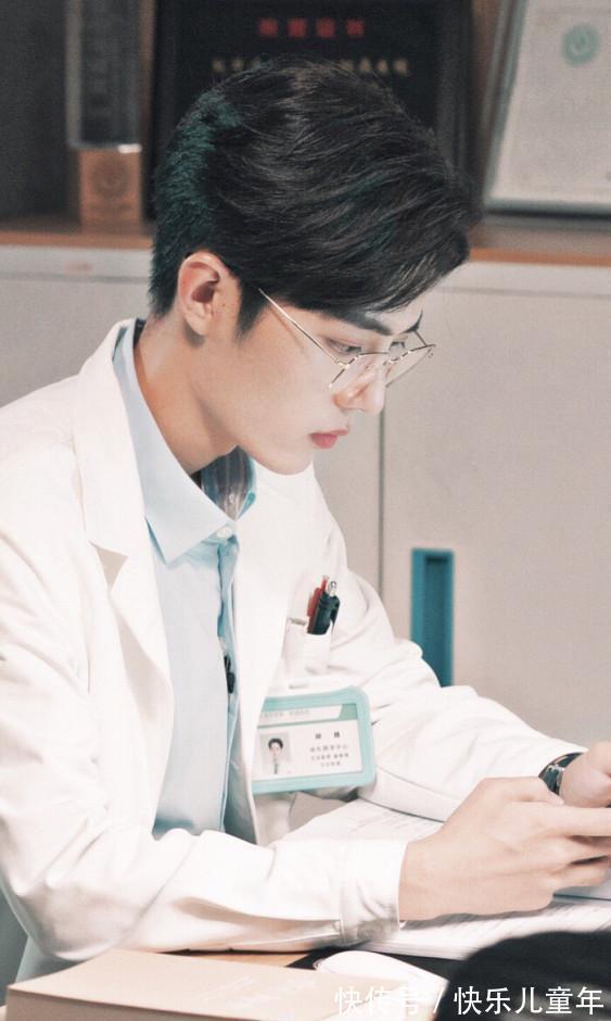 肖战将飞行一期《朋友请听好2》，12月于长沙录制？新代言将官宣