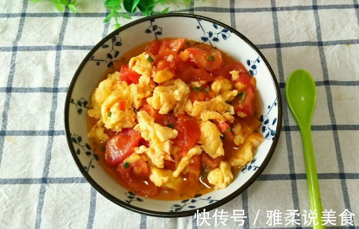 做番茄炒蛋，牢记4点窍门，鸡蛋软嫩，番茄鲜香，汤汁浓稠下饭香