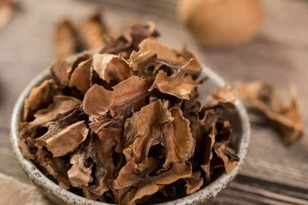 核桃|核桃中的分心木竟然是宝,用来泡水喝有4个功效,男人女人都需要