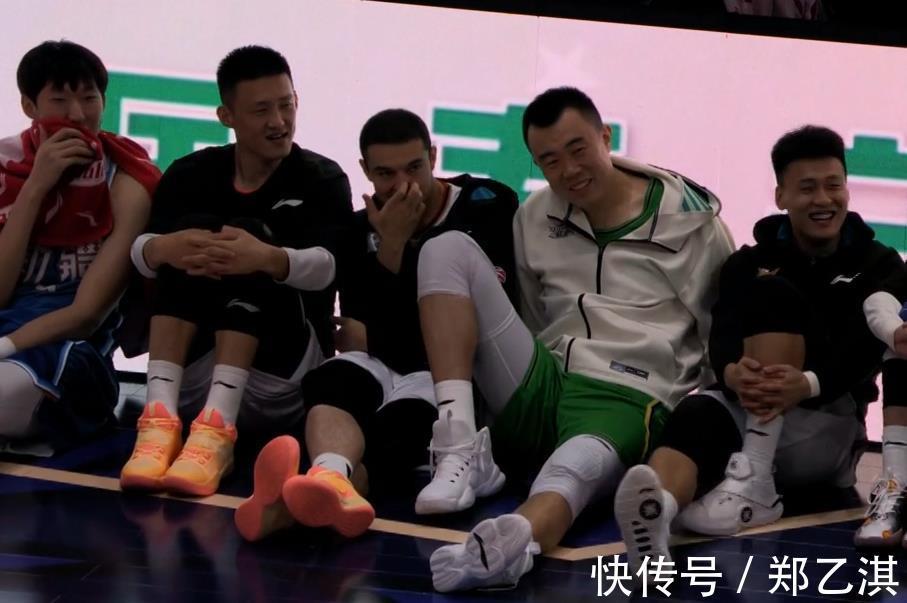 cb铁打的票王!广东男篮一人跌出首发,郭艾伦、张镇麟票数相近