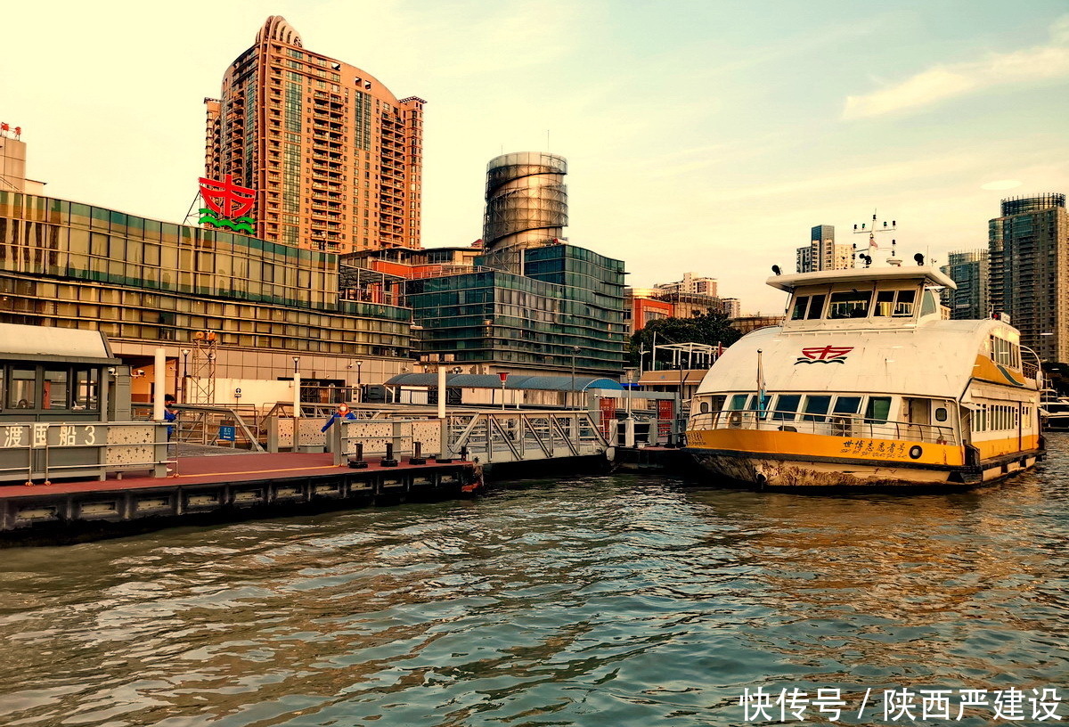 翁源|携外孙游上海外滩码头掠影【严建设】