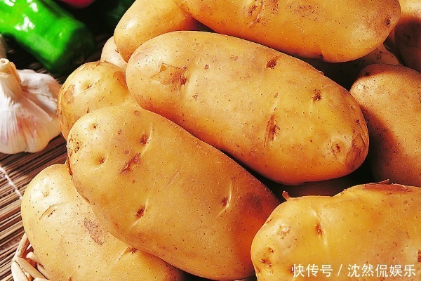 打了激素的土豆如何分辨老菜农教你几招，别再买错了！