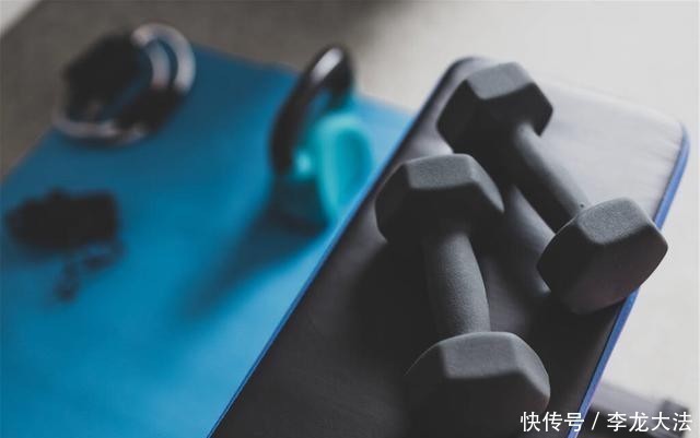 引体向上|运动练出强壮！经常进行这3个运动的男人，身体一般不会差