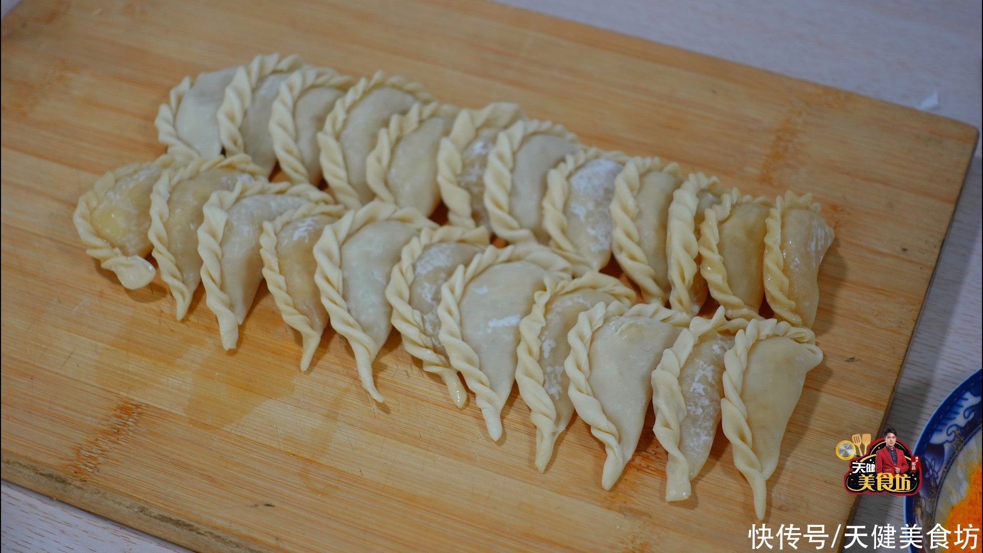 苹果派的家庭做法，用饺子皮就能做，简单美味，比外面卖的还好吃