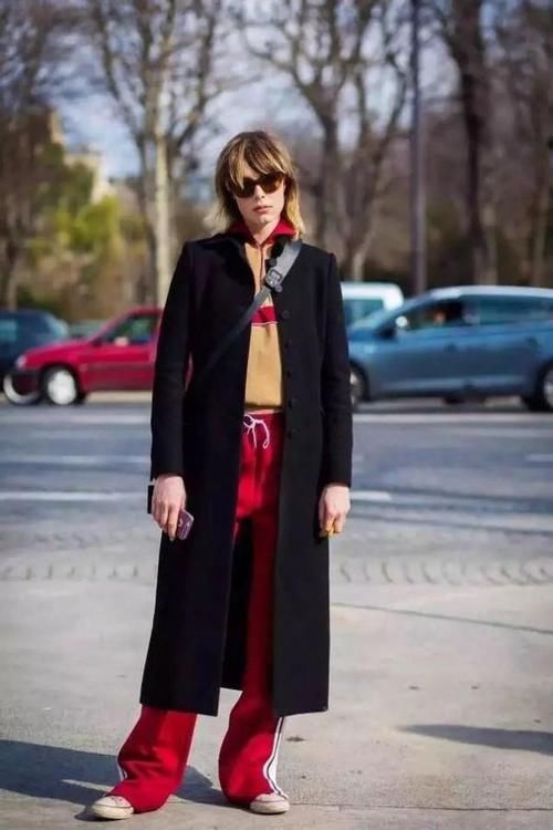 黑色大衣+3种颜色，不仅能够打破沉闷感，还能展现高级感